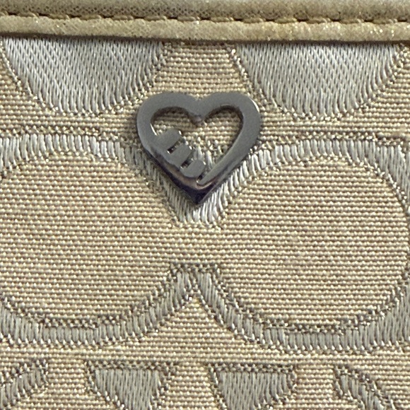 Coach Poppy Signature Lurex Wristlet w/ Poppy Heart - Picture 3 of 6